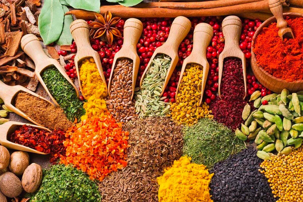 Renkli baharat çeşitleri